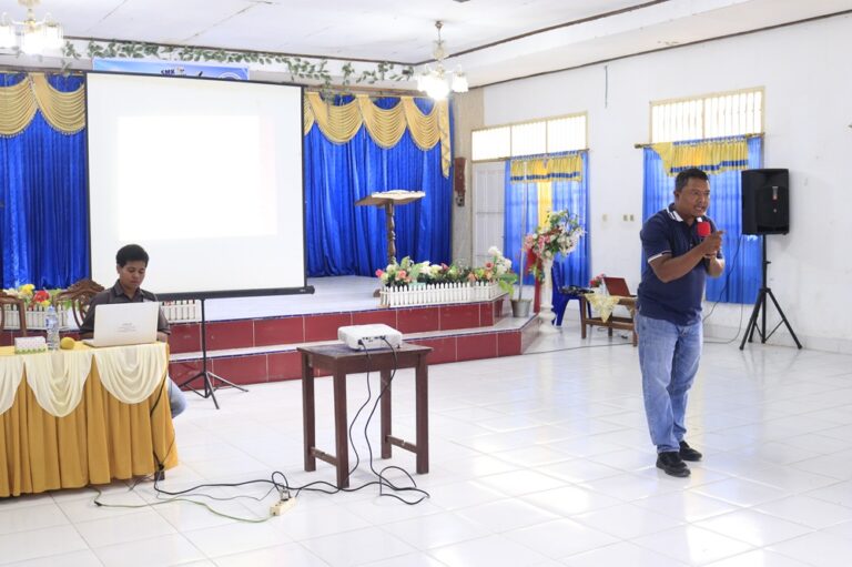 Panitia MPLS menghadirkan nara sumber dari Kepolisian Resor Sorong Satuan Narkoba