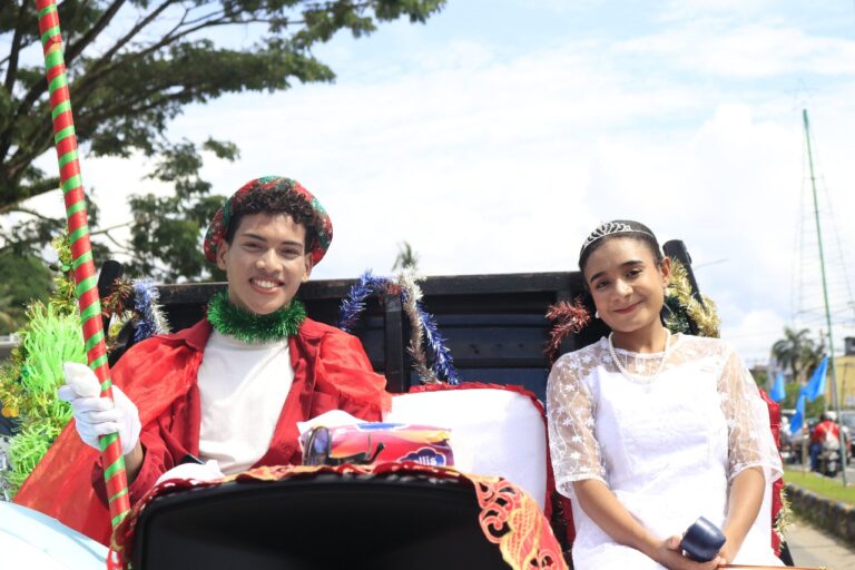 SMKS YPK Imanuel Sorong Meriahkan Karnaval Sinterklas 2025